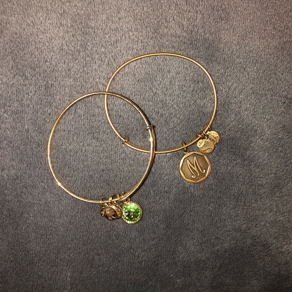 Assorted bracelets - Picture 2 of 4